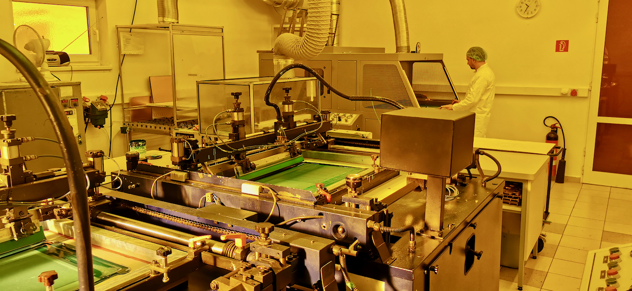 Solder resist by spray, curtain, print