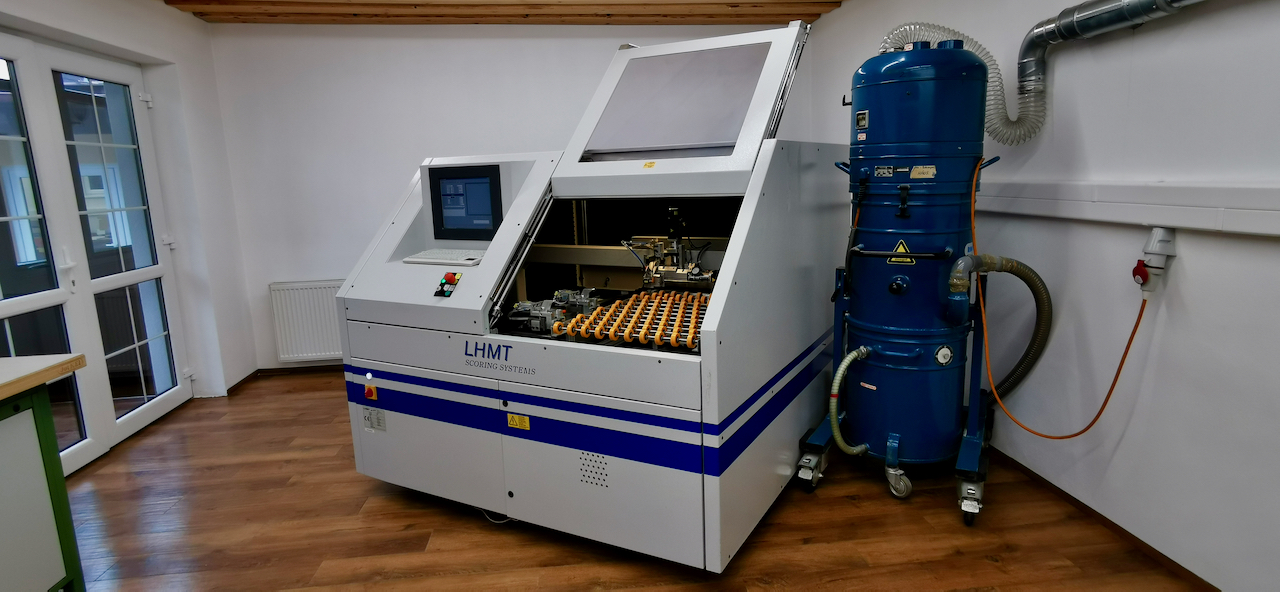 Scoring machine from LHMT